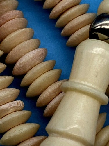 Vintage Three Streengs Of Bone Look Beads Necklace Pendant - Picture 6 of 7