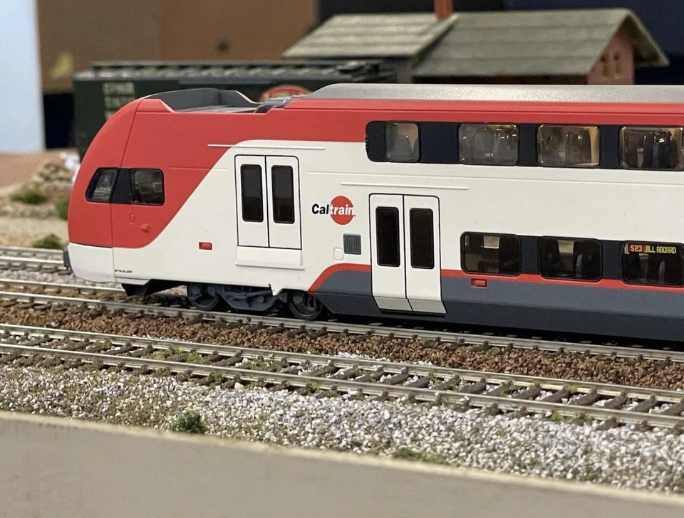 Stadler KISS 美国双级 EMU Caltrain 促销模型火车全套罕见 — 第 2/4 张图片