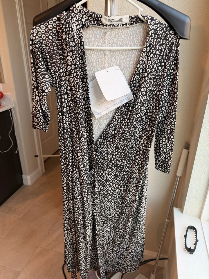 Diane von Furstenberg Women's Silk Wrap Dress, Size 6 - Image 4 of 4