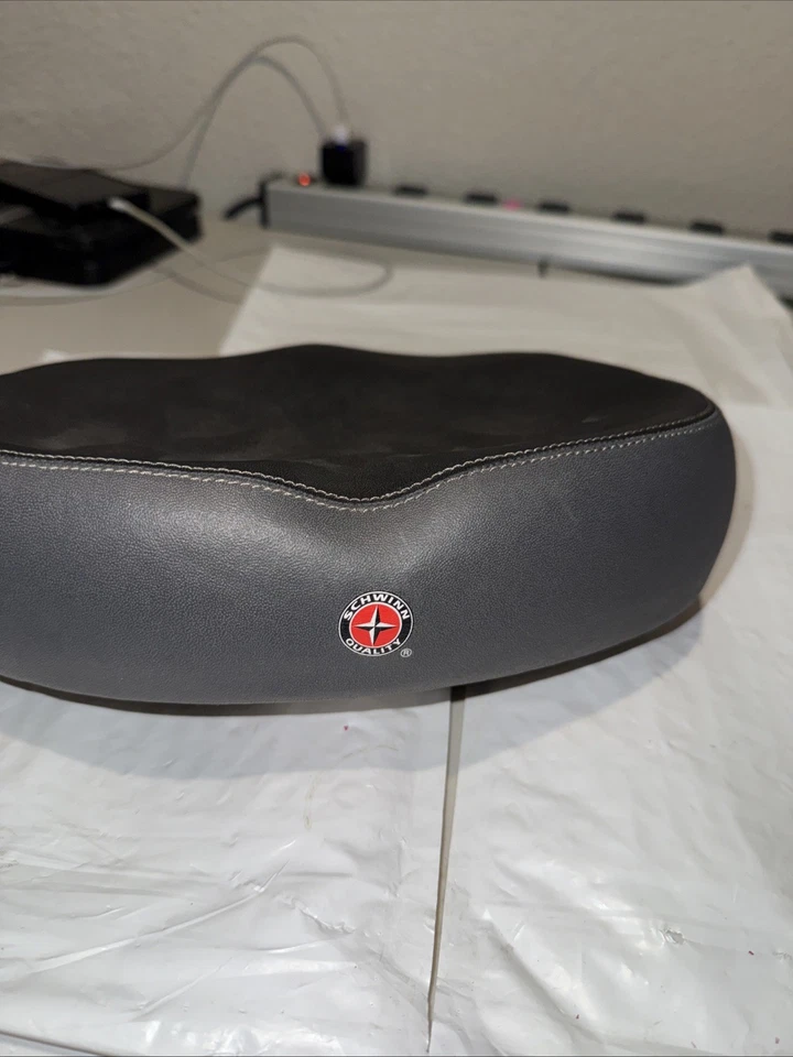 Schwinn 398V VELO Bicycle Seat Saddle Black Comfortable Padding - Image 3 of 4