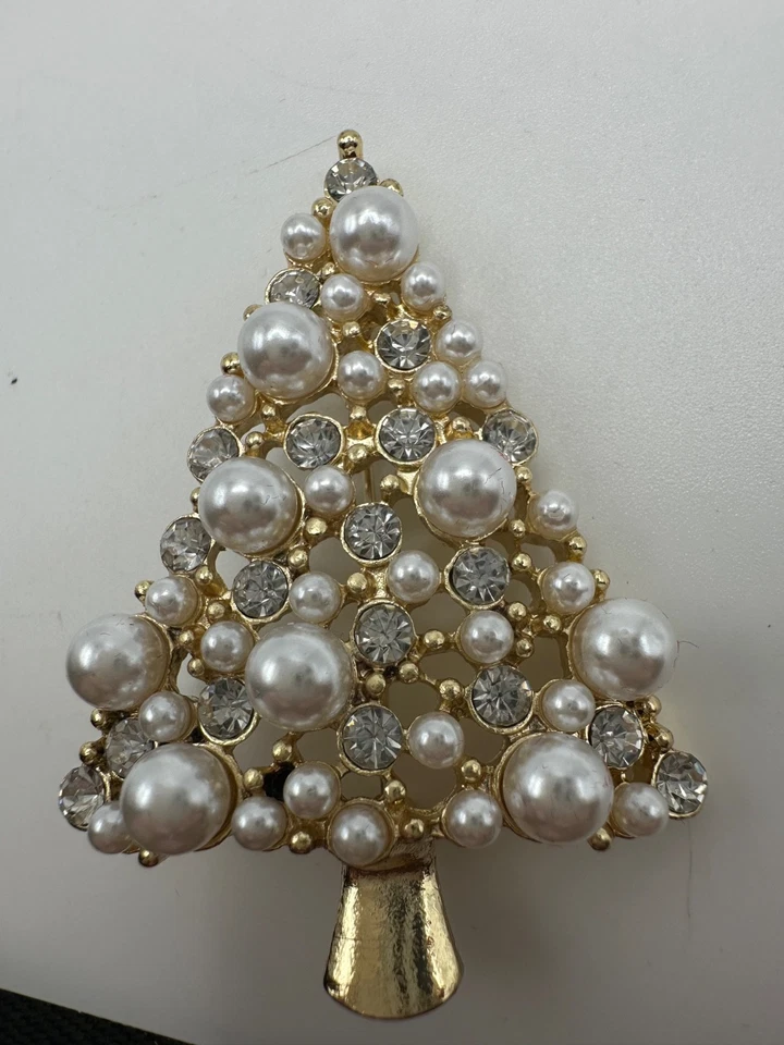 Pearl Christmas Tree Brooch in Gold Tone Setting With Clear Rhinestone Accents - Image 4 of 4
