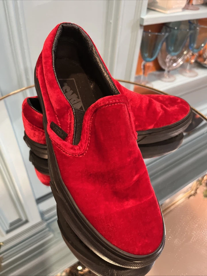 Tênis Feminino VANS Off the Wall Veludo Vermelho Tamanho 6.5 - Imagem 4 de 4