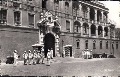 AK: MONACO - La Relève de la Garde devant le Palais Princier