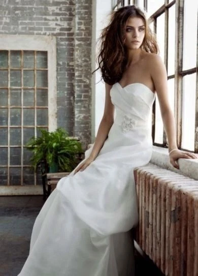 Galina 16W Soft White Sweetheart Organza Gown with Pick Up Skirt STYLE# 9PK3226 - Image 3 of 4