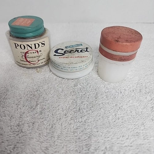 Vintage POND’S Lady Ester  Milk Glass Embossed Green Metal Lid Paper Label (3)