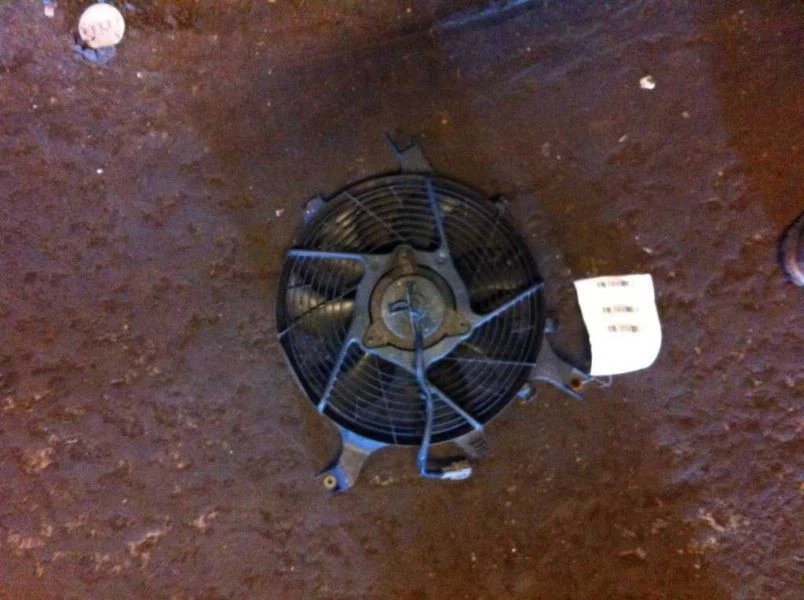 99-00 Nissan Frontier Ventilador Motor Ventilador Conjunto Condensador 6 Cilindros Foto 3 de 4