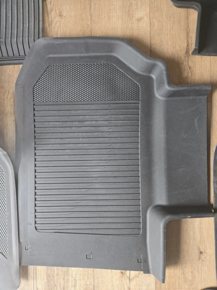 Всепогодные напольные коврики премиум-класса 2025 Buick Enclave с логотипом Buick — всего 5 ковриков - Изображение 3 из 4