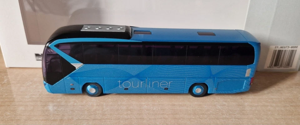 Rietze ZY.NEO73-8120-738120	NEOPLAN Tourliner Financial Services IAA 2018 1:87 - Imagen 2 de 4