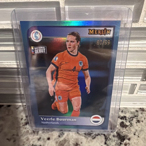 2025 Topps Merlin UEFA Euro Femme Veerle Buurman Débuts Bleu /99 Pays-Bas - Photo 1/2