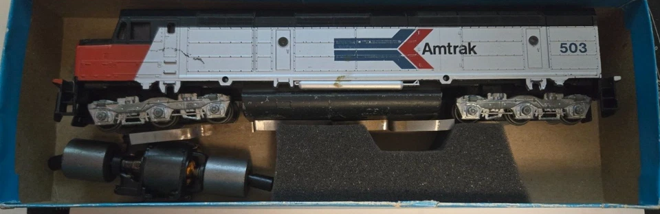 Athearn HO #503 Amtrak F45 Tri-Axel Diesel Locomotive - Needs TLC - Image 3 of 4
