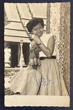 OLD VINTAGE FAMOUS CHINESE HONG KONG ACTRESS PHOTOGRAPH