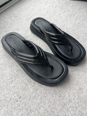 Black Toe Post Low Wedge New Trueele UK