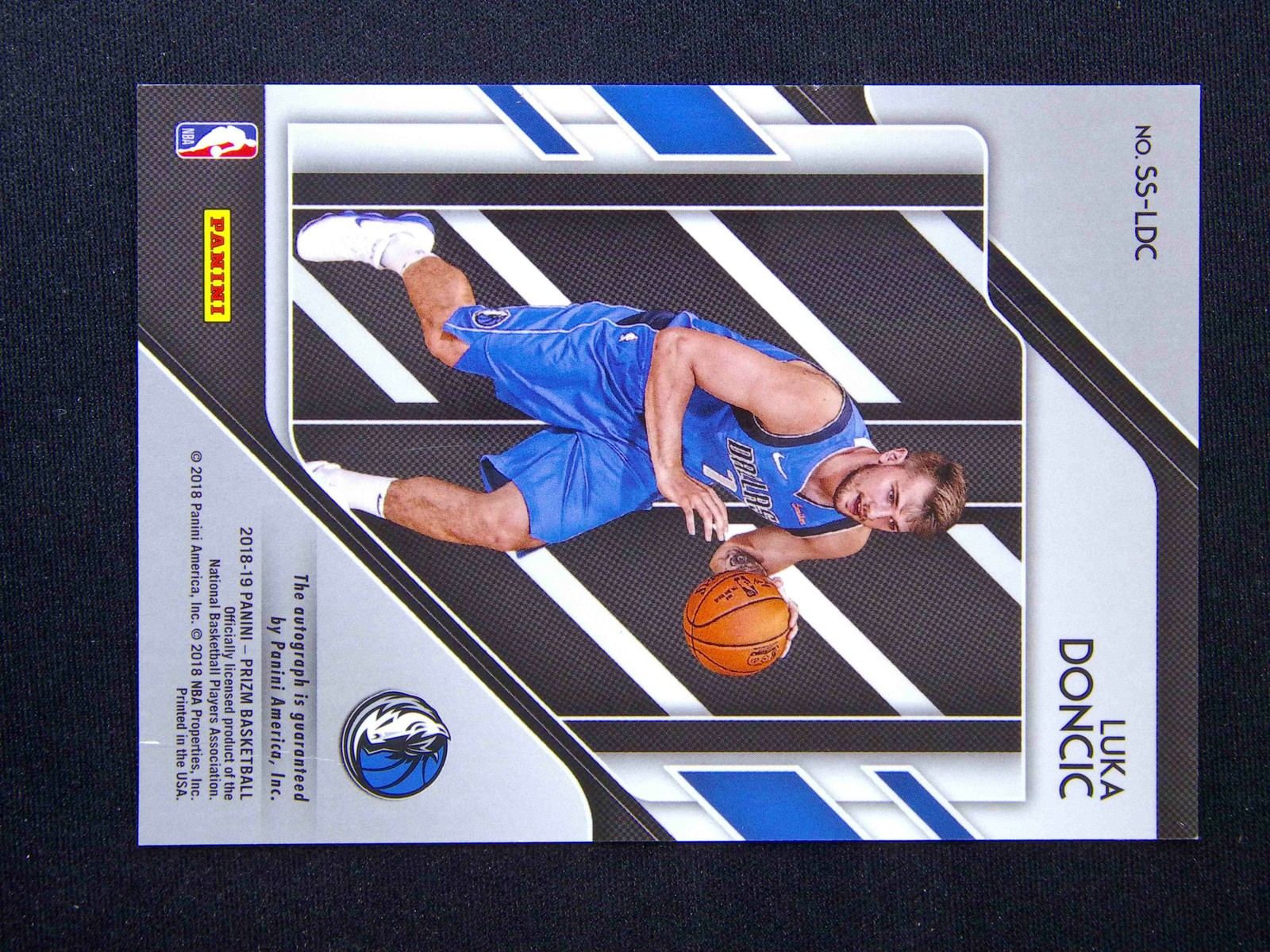 2018-19 Panini Prizm Luka Doncic RC Rookie Sensational Signatures Auto view 2