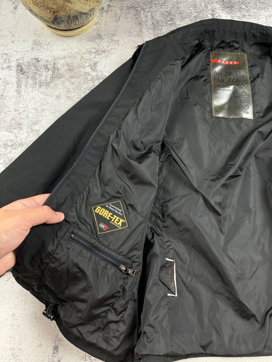 Prada Milano Gore-Tex Windstopper Luxury Women Nylon Light Prada Milano Gore-Tex Windstopper Luxury Women Nylon Light