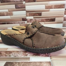 Clarks Clogs Artisan Womens size 8.5N Brown Leather Slip On