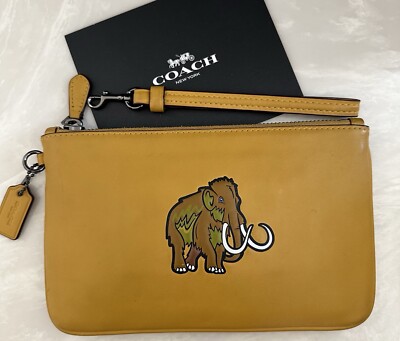 COACH ボディバッグ ブラウン/イエロー Coach Carrier Phone Crossbody | Brixton Baker