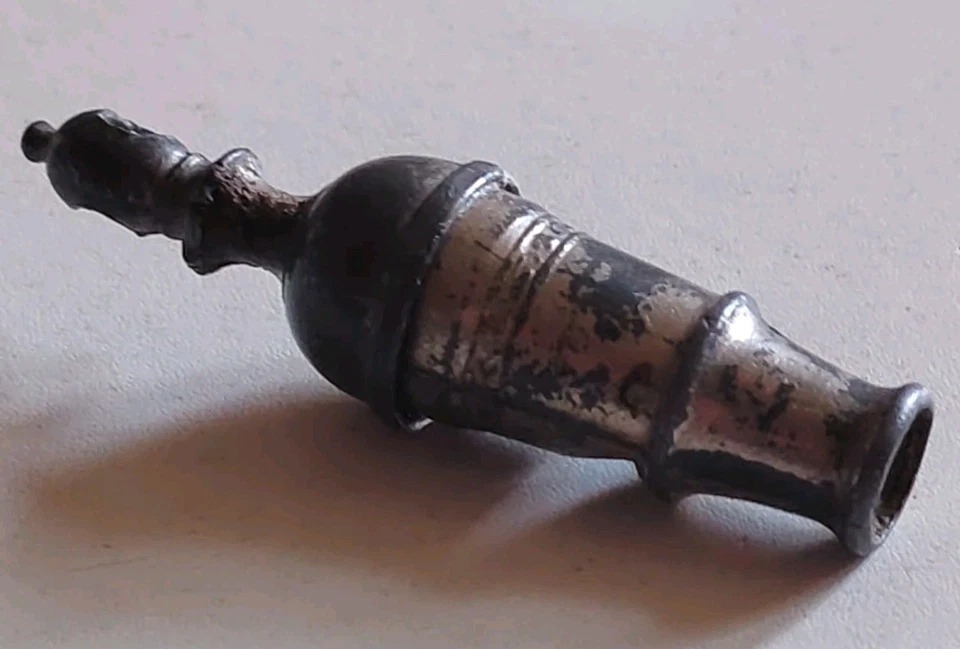 Sifflet Ancien À Identifier - Photo 2/4
