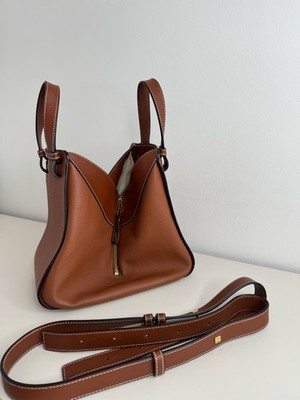 Loewe Pre-Owned Authentic Crossbody Caramel Calf Leather Hammock