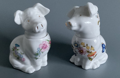 Zwei Aynsley Fine Bone China Schwein Schmuckschatullen mit Deckel. '' 3,75 Zoll.