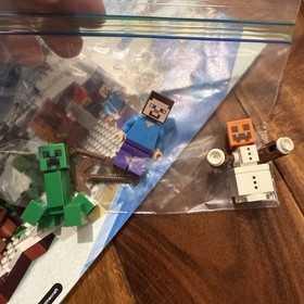 LEGO Minecraft The Snow Hideout 21120 Complete Set 327pcs Ages 8+ Box