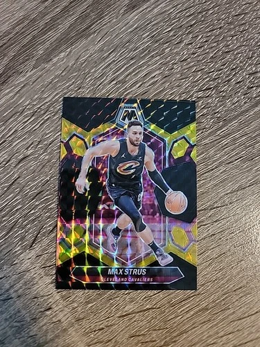 2023 Panini Mosaic Basketball Choice Black Gold Max Strus #17