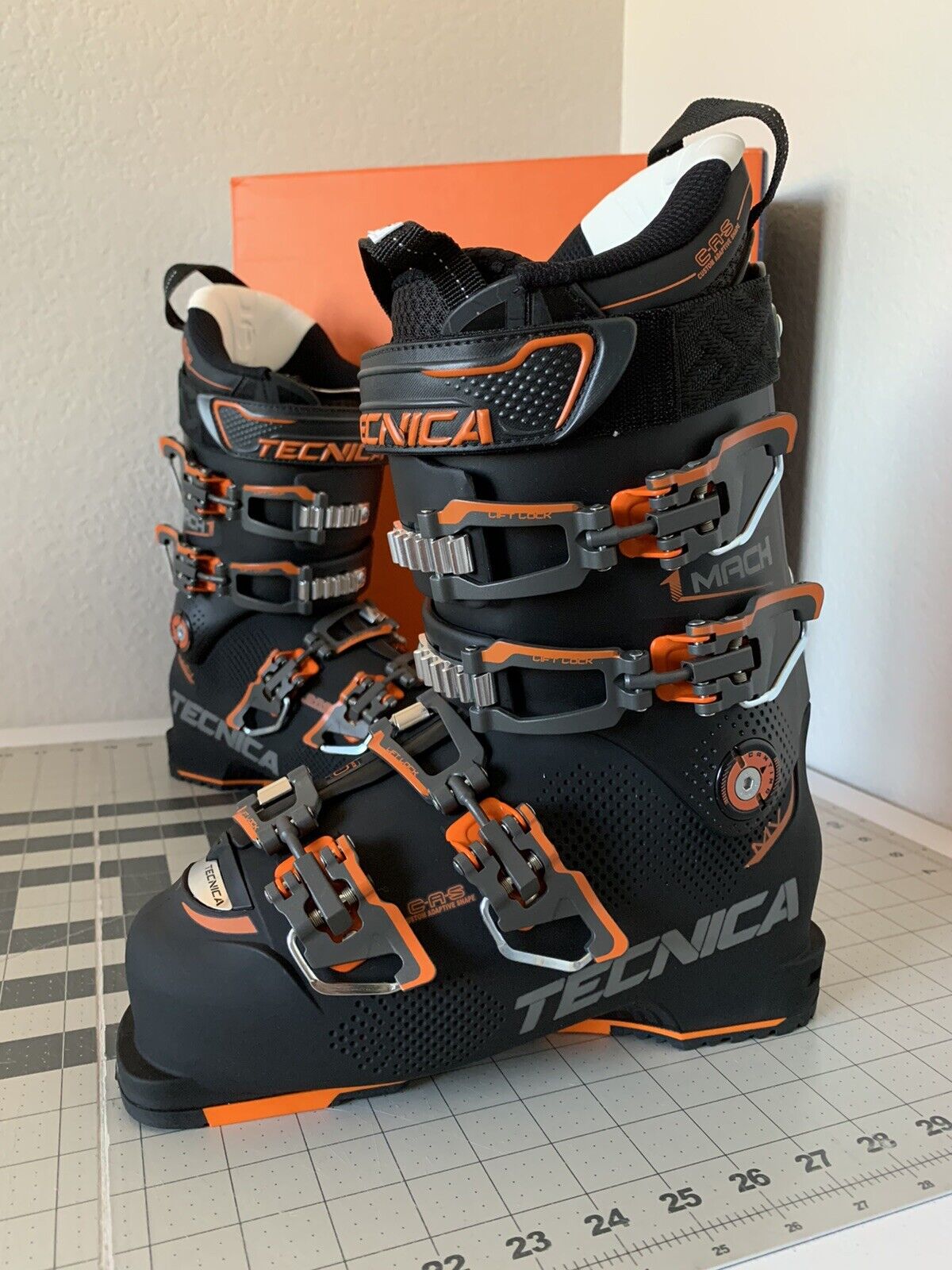 Tecnica Mach1 MV 100 Men’s Ski Boots Size 24.5 / 6.5 | NEW! | Black / Orange