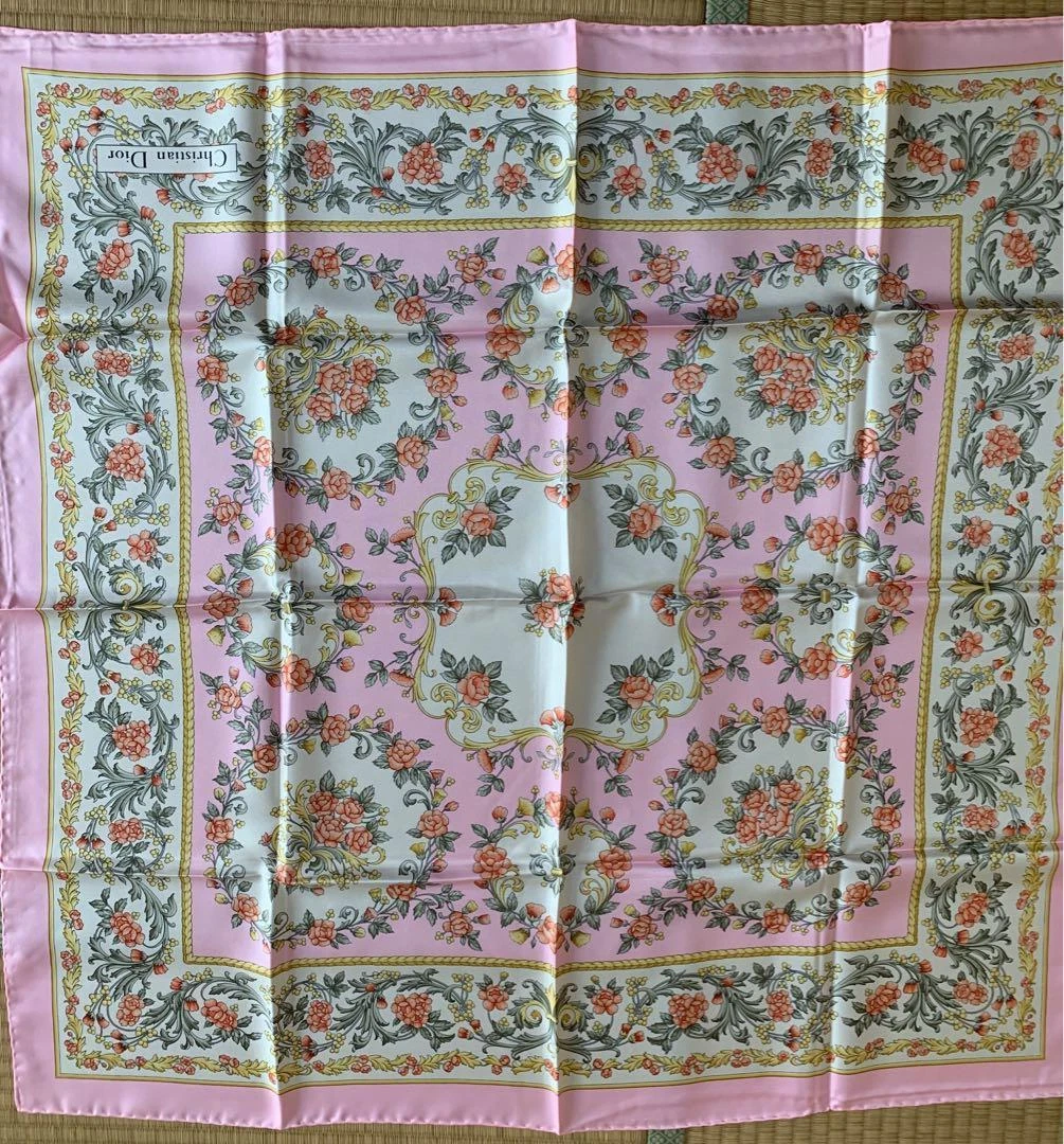 Foulard Dior rose carré 84 cm x 84 cm authentique achat européen