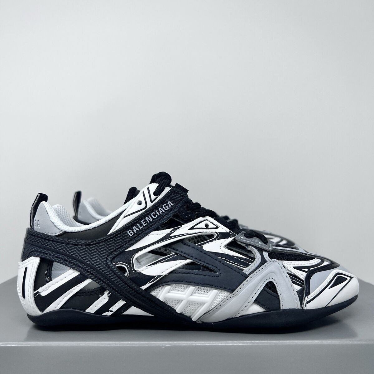 Balenciaga Drive Women's Sneakers Size 35 EU/ 5 US Black Balenciaga Drive Women's Sneakers Size 35 EU/ 5 US Black