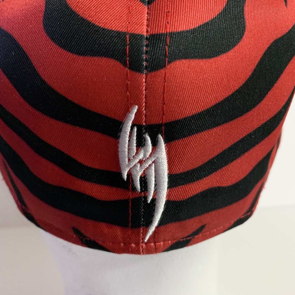 Headgear Classics Hat HGC Fitted Tekken 1994 Namco Zebra Red Black