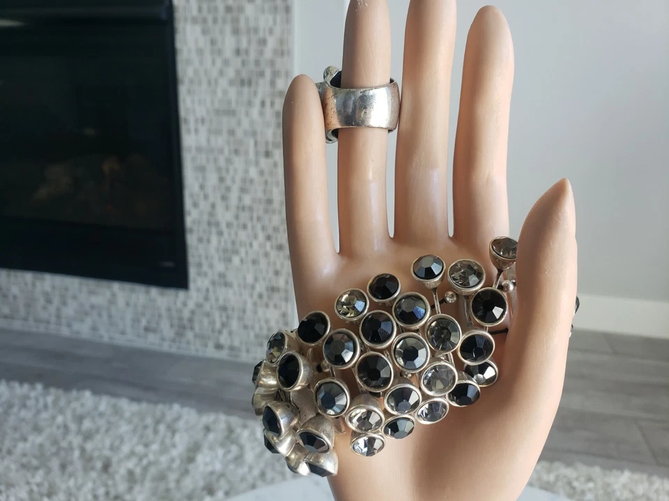 Juego de 8 anillos brazalete plata estaño vanguardista grueso negro/cristal transparente firmados Foto 2 de 4