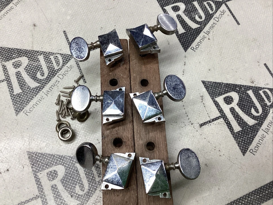 70’s Japan Ventura Lucite CSD V3000 Guitar Tuners 3x3 Set - Image 2 of 3