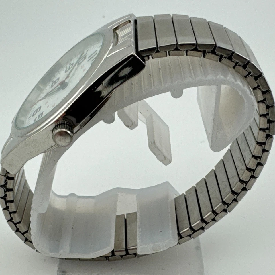 Reloj de cuarzo FMD para hombre esfera militar plateada fácil lectura elástico analógico batería nueva Foto 4 de 4