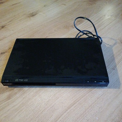 Sony DVP-SR150 CD DVD Player 