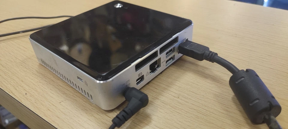 intel NUC NUC5i5RYK i5 5em Gen 8gb RAM 120gb SSD Windows 11 Wifi HDMI - Bild 2 von 3