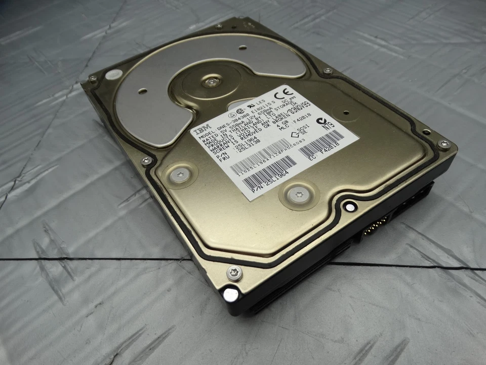 IBM 4GB DNES-304300 Ultra Wide SCSI 80 Pin 7.2K 3.5in PN:25L1964 - Image 4 of 4