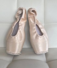 Gaynor Minden Lyra Pointe Shoes Size 8M, 4 Box, Sculpted, Feather, Suede Tips