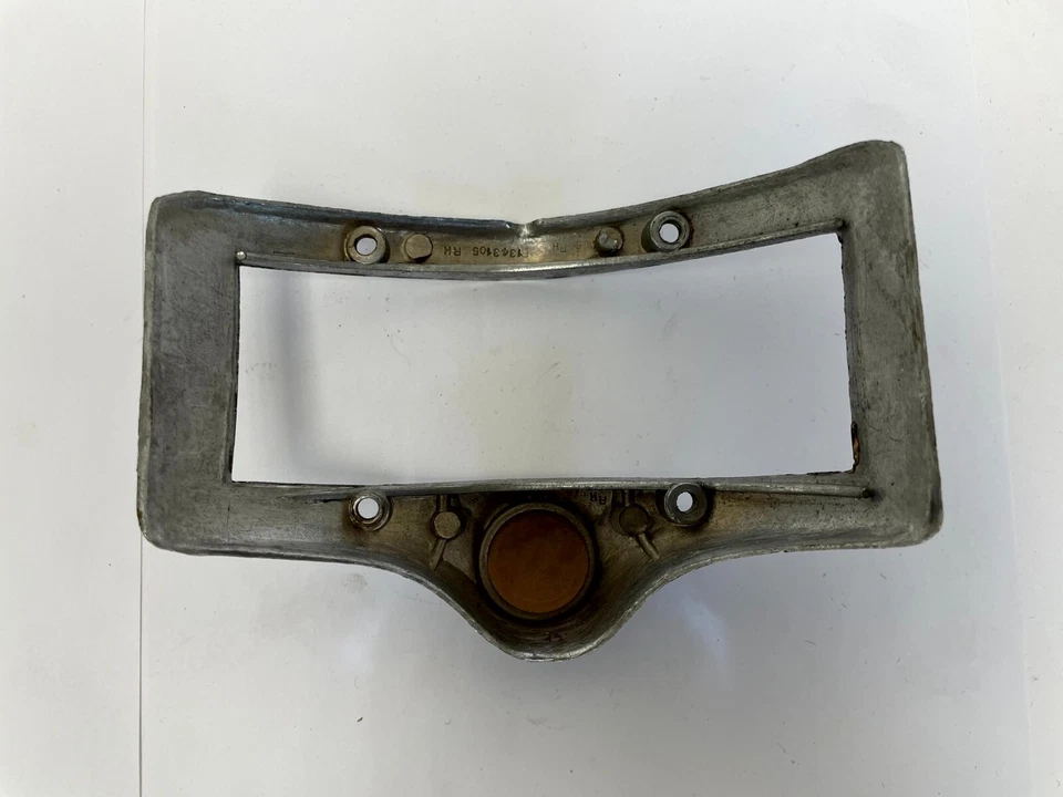 Lámpara de luz trasera lateral derecha Plymouth 1950-1952 bisel cromado 1343105 NOS Foto 4 de 4