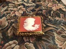 MUSIC BOX  / CAMEO ON TOP / GOLD / SANKYO