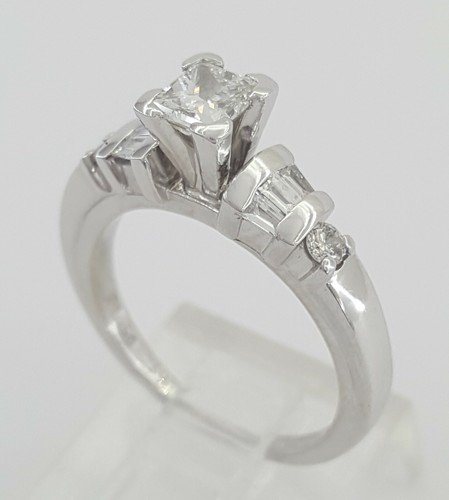 Helzberg Signature Square Princess Diamond Engagement Ring 0.58 ct Platinum - Picture 7 of 11