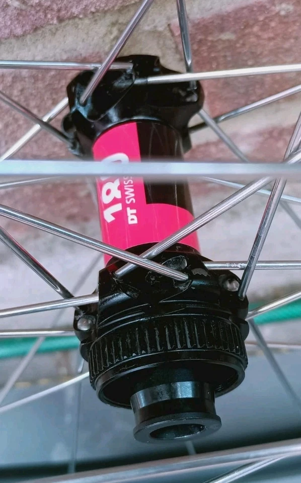 Juego de ruedas de carbono DT Swiss ERC 1100 Dicut® DB DT 180 SiNC 11/12s EXP bujes 1532 g Foto 4 de 4