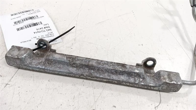 Barra de montaje de inyector de inyección de riel de combustible Toyota Prius 2015 2014 2013 2012 Foto 2 de 4