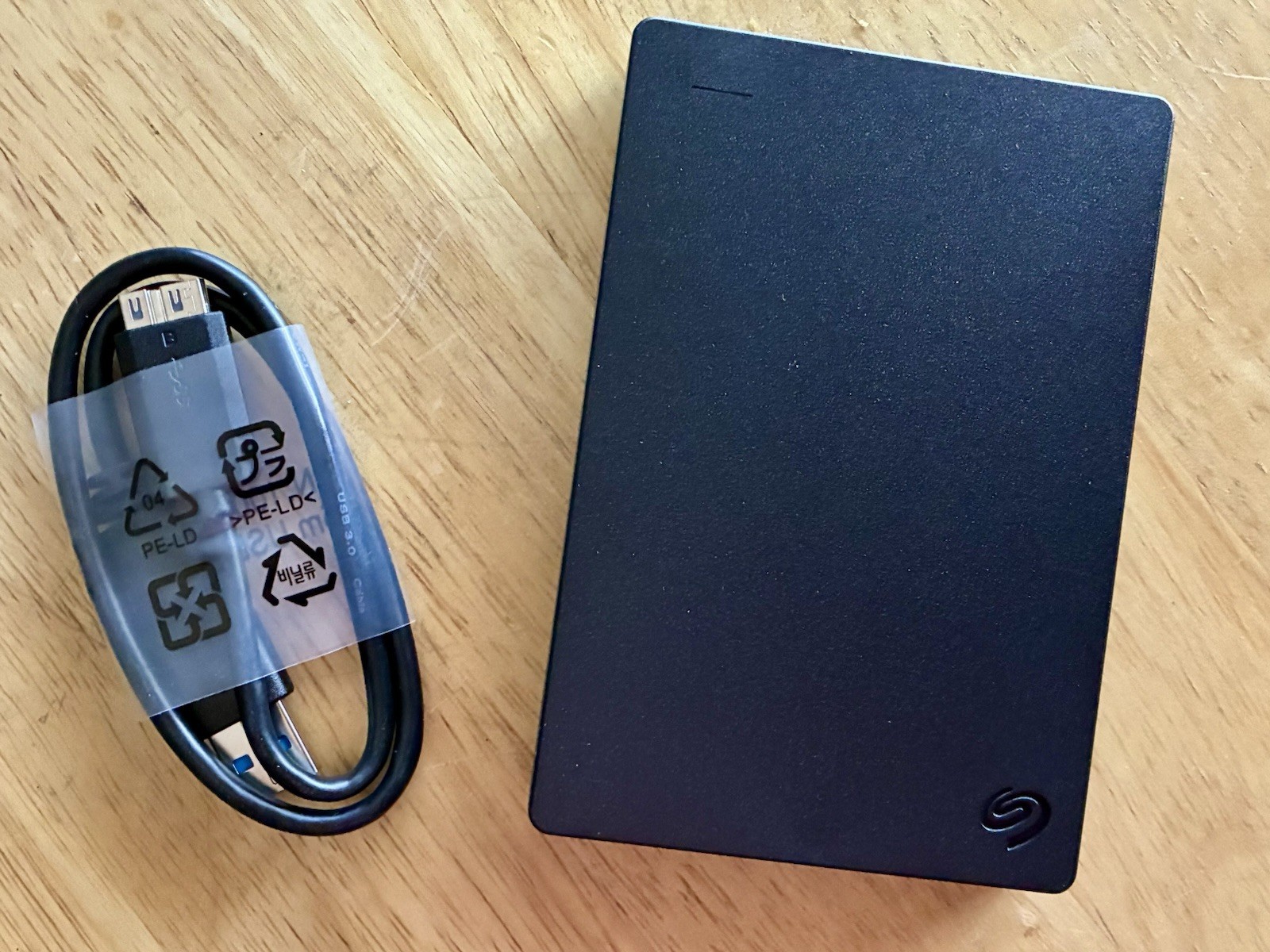 Seagate STGX2000400 2TB USB 3.0 External Hard Drive - Black- NOT SSD