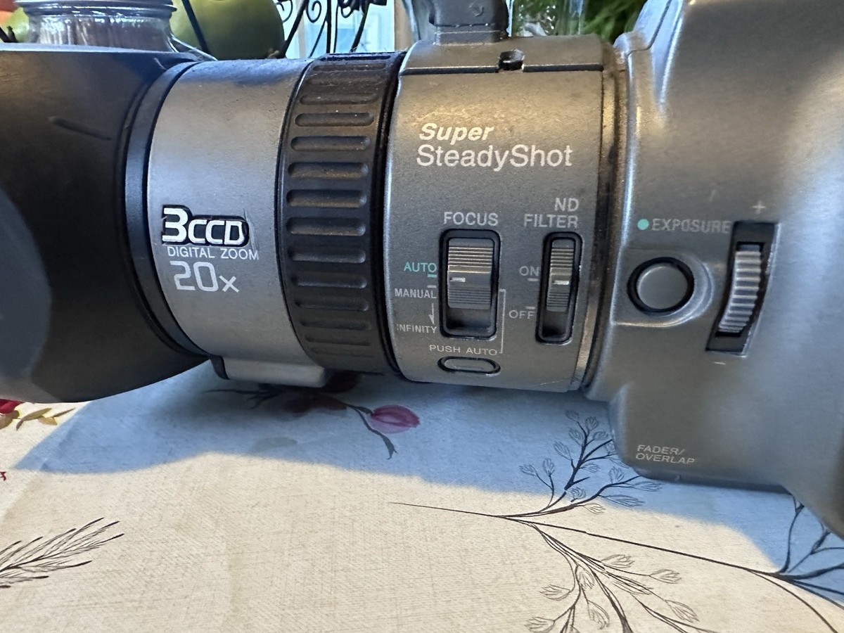 Sony DCR-VX1000 Digital Handycam 20x Optical Zoom MiniDV Super