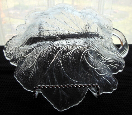 Indiana Glass Clear Pebble Leaf Handled 8 1/2" Divided Candy Dish - Picture 6 of 9