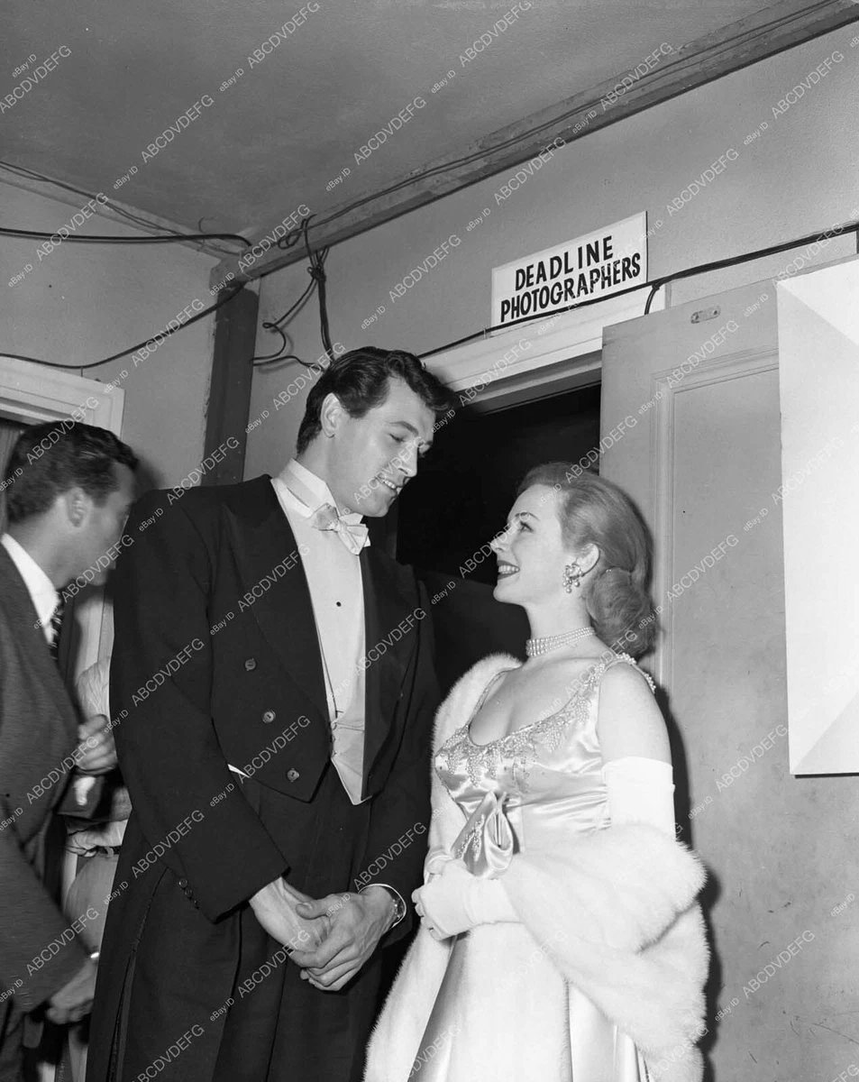 aa1952 07 1952 Oscars Rock Hudson Piper Laurie backstage Academy