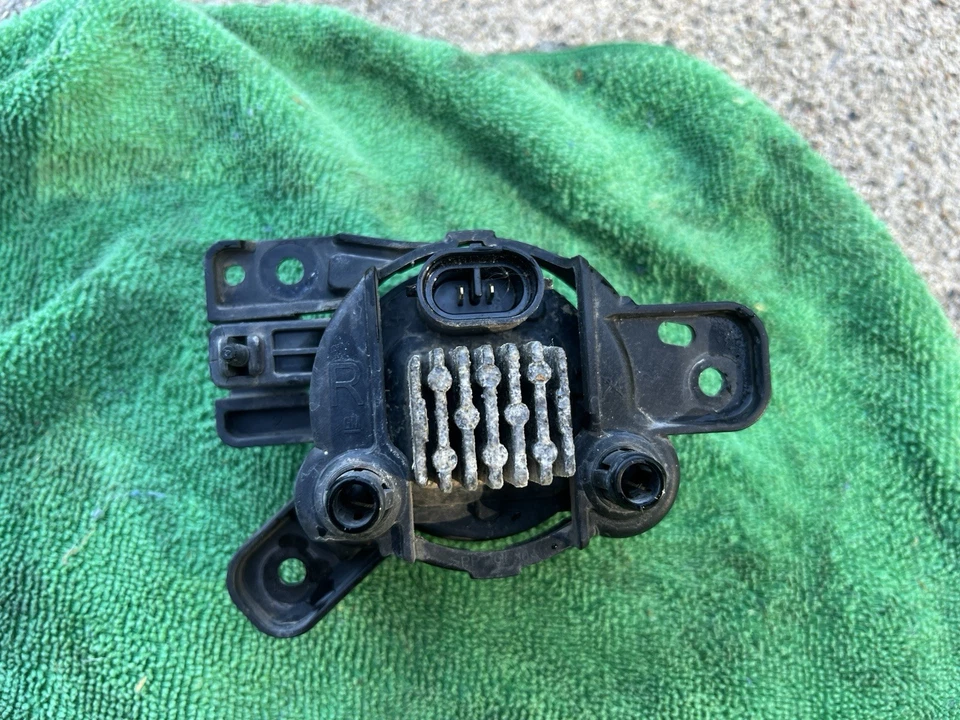 Faro antiniebla delantero derecho pasajero Chevrolet Trailblazer 2021-2023 OEM Foto 2 de 2