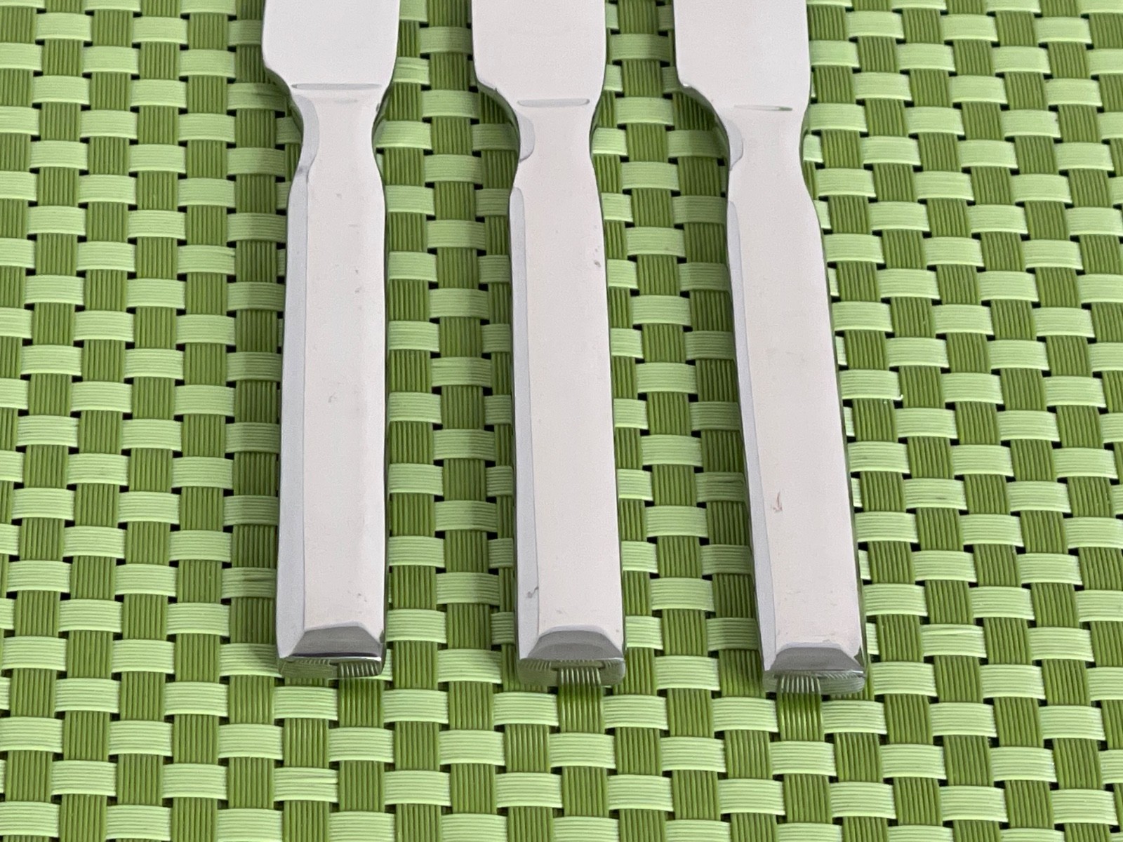 Cambridge SUTTAN Stainless 3 Dinner Knives 18/8 Glossy Plain Flatware - 8 7/8"