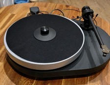 Pro-Ject RPM4 Turntable with Ortofon 510 MK II Cartridge Stylus + pre-amplifier