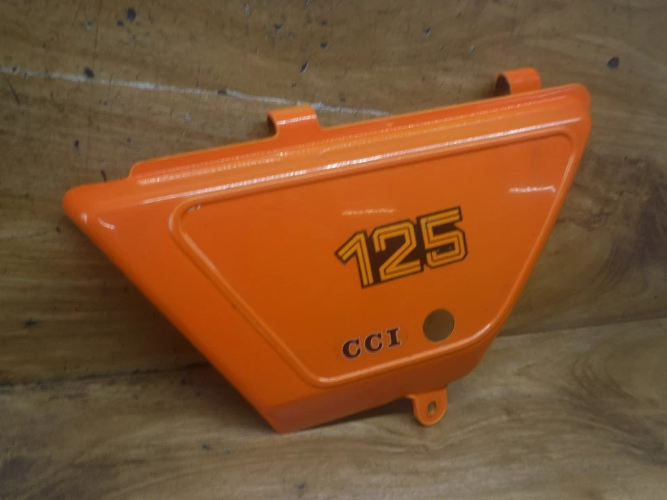 1979 79 SUZUKI DS125 DS 125 OEM LEFT FRONT SIDE COVER PANEL NUMBER PLATE NICE !! - Image 3 of 4