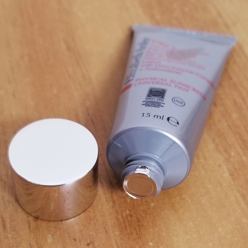 Elizabeth Arden Pro Triple Protection Sunscreen SPF50 Universal Tint .5oz X5 - Picture 4 of 4